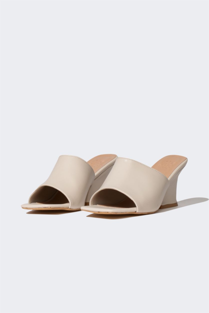 Woman Beige Woman High Sole Single Strap Faux Leather Slippers