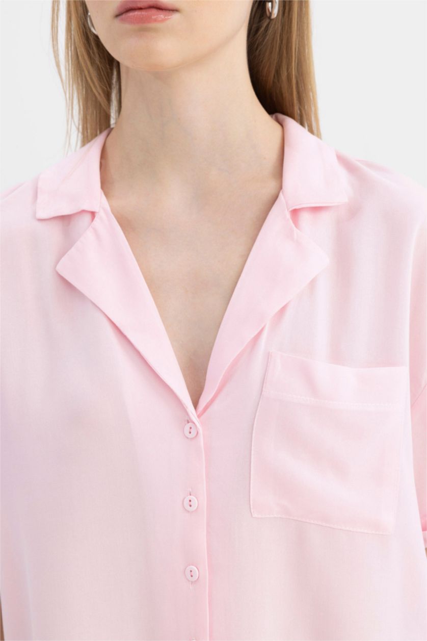 نساء زهري فاتح قميص نص كم واسع برقبة بيجاما