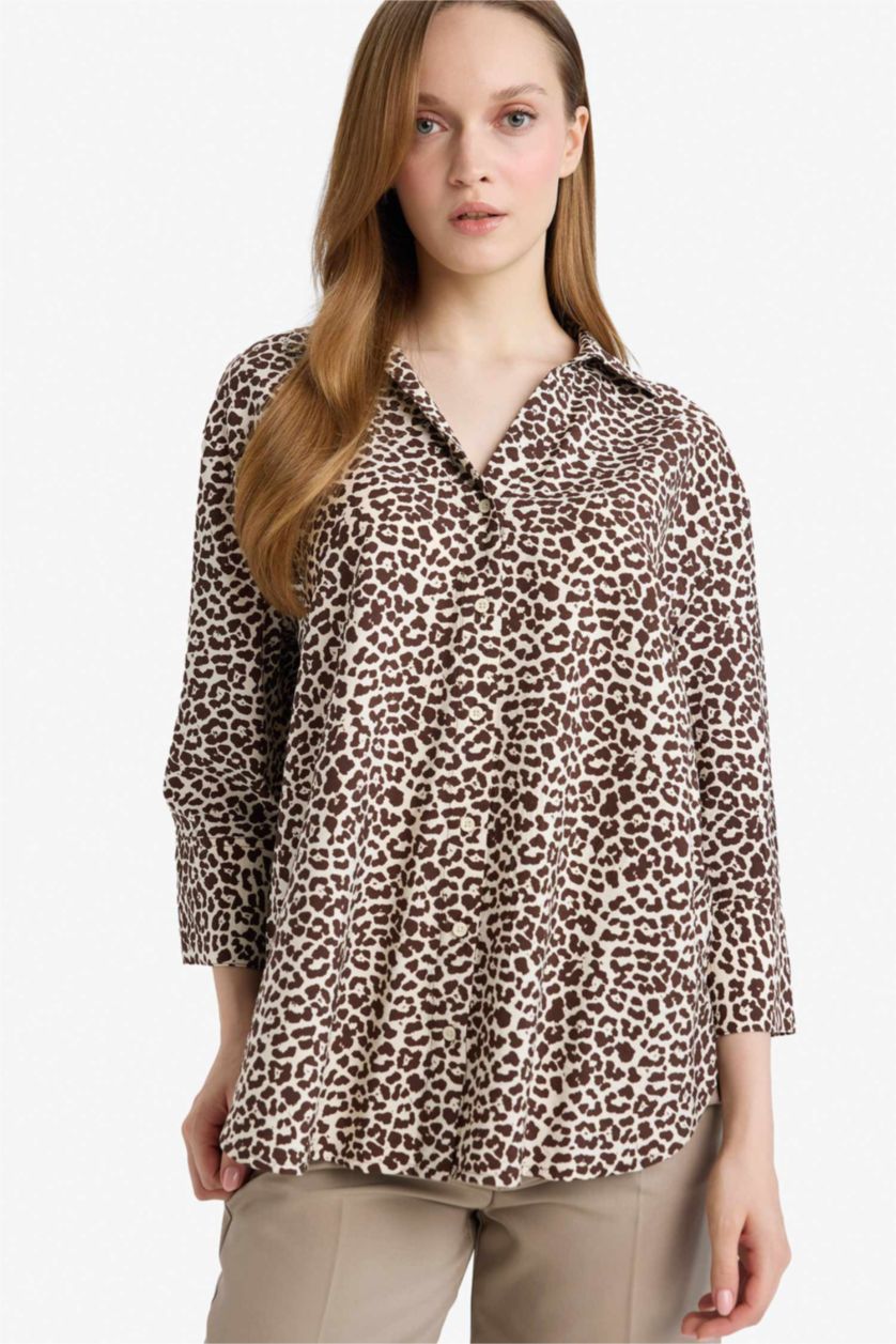 نساء بيج فاتح قميص كم طويل مطبوع قصة عادية برقبة قميص