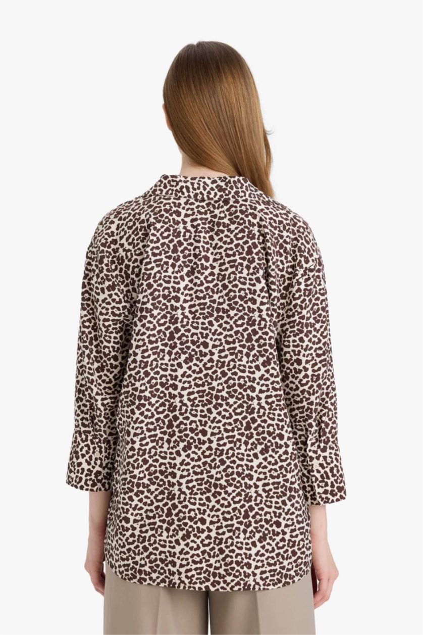 نساء بيج فاتح قميص كم طويل مطبوع قصة عادية برقبة قميص