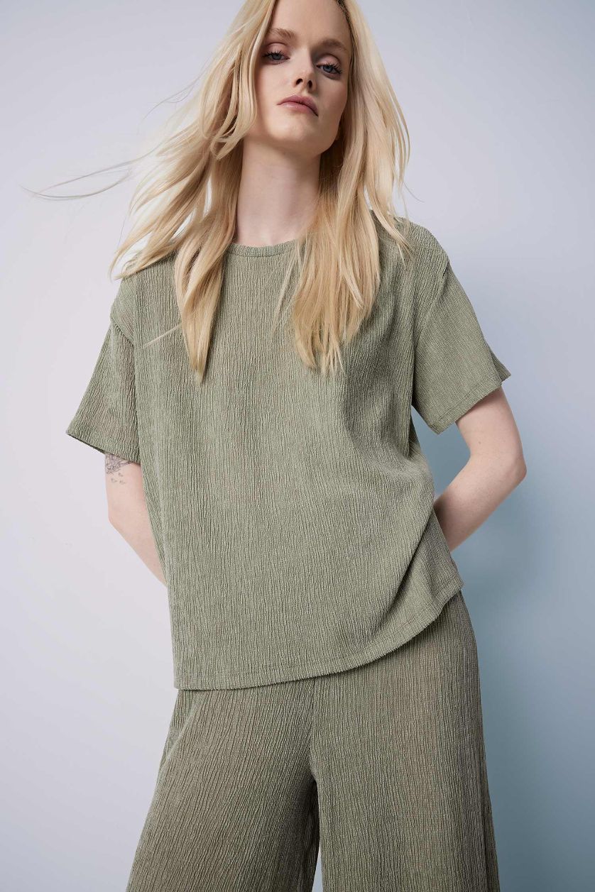 نساء كاكي فاتح تيشيرت نص كم قصة مريحة برقبة مستديرة