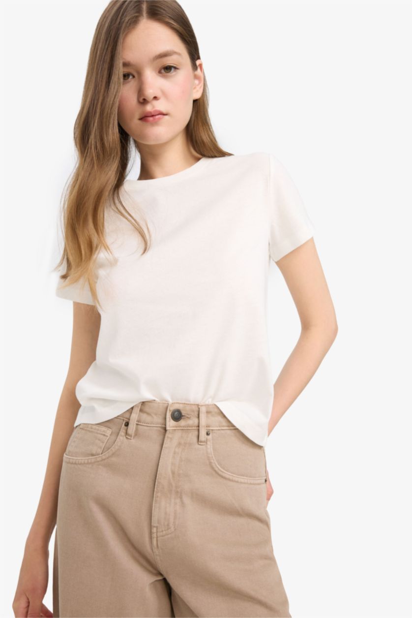 WOMAN White Regular Fit Crew Neck Basic Short Sleeve T-Shirt