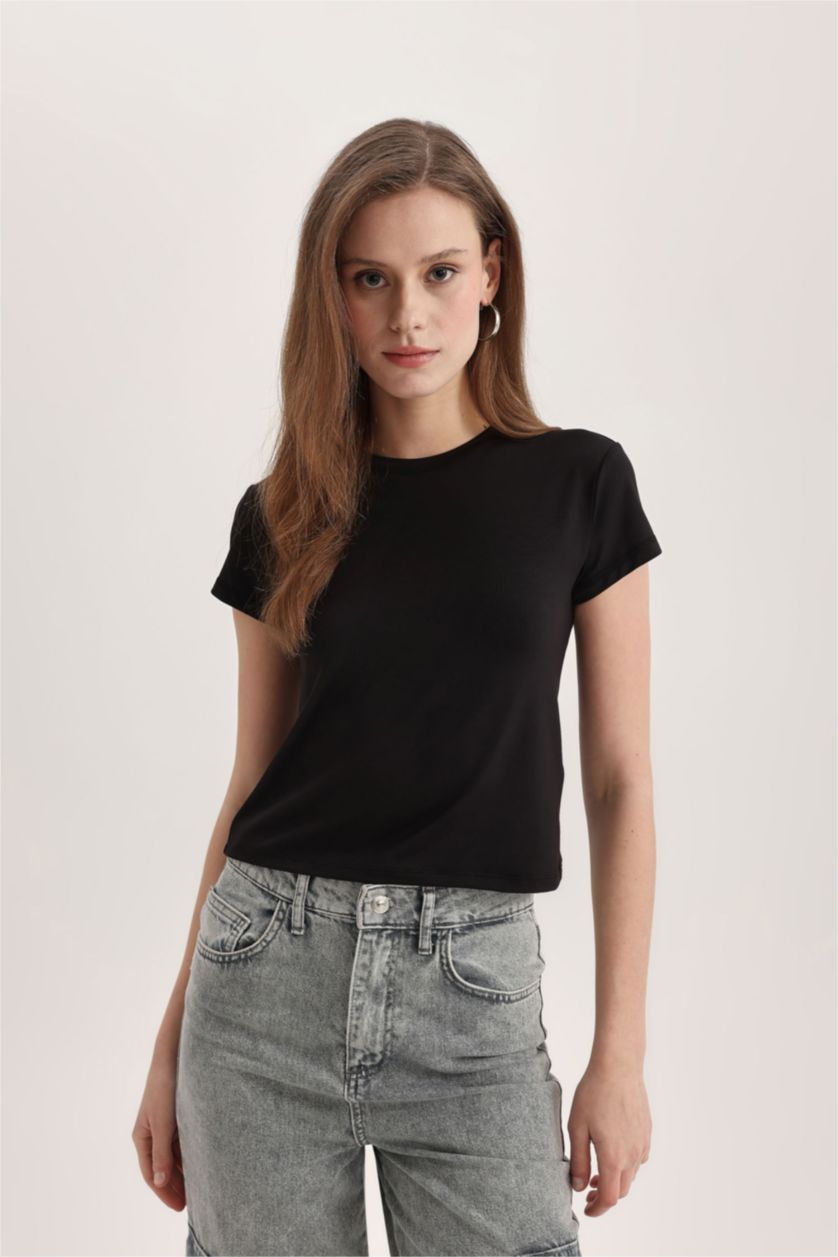 Kadın Siyah Slım Fıt Bisiklet Yaka Kısa Kollu Tişört
