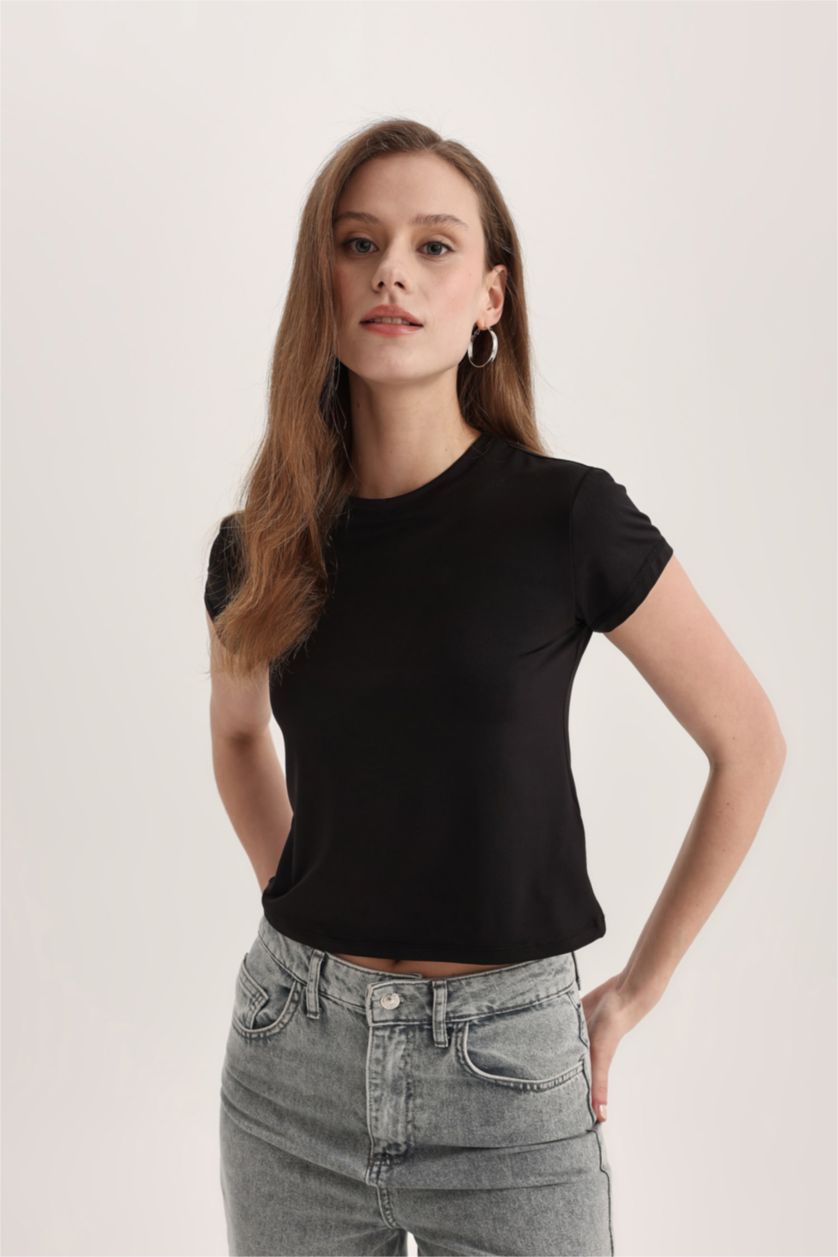 Kadın Siyah Slım Fıt Bisiklet Yaka Kısa Kollu Tişört