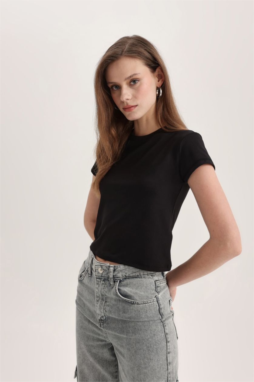 Kadın Siyah Slım Fıt Bisiklet Yaka Kısa Kollu Tişört