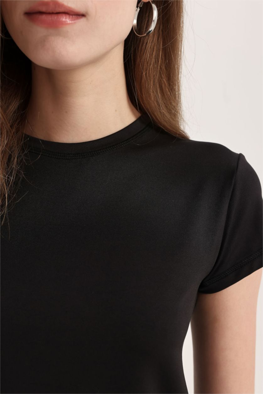 Kadın Siyah Slım Fıt Bisiklet Yaka Kısa Kollu Tişört