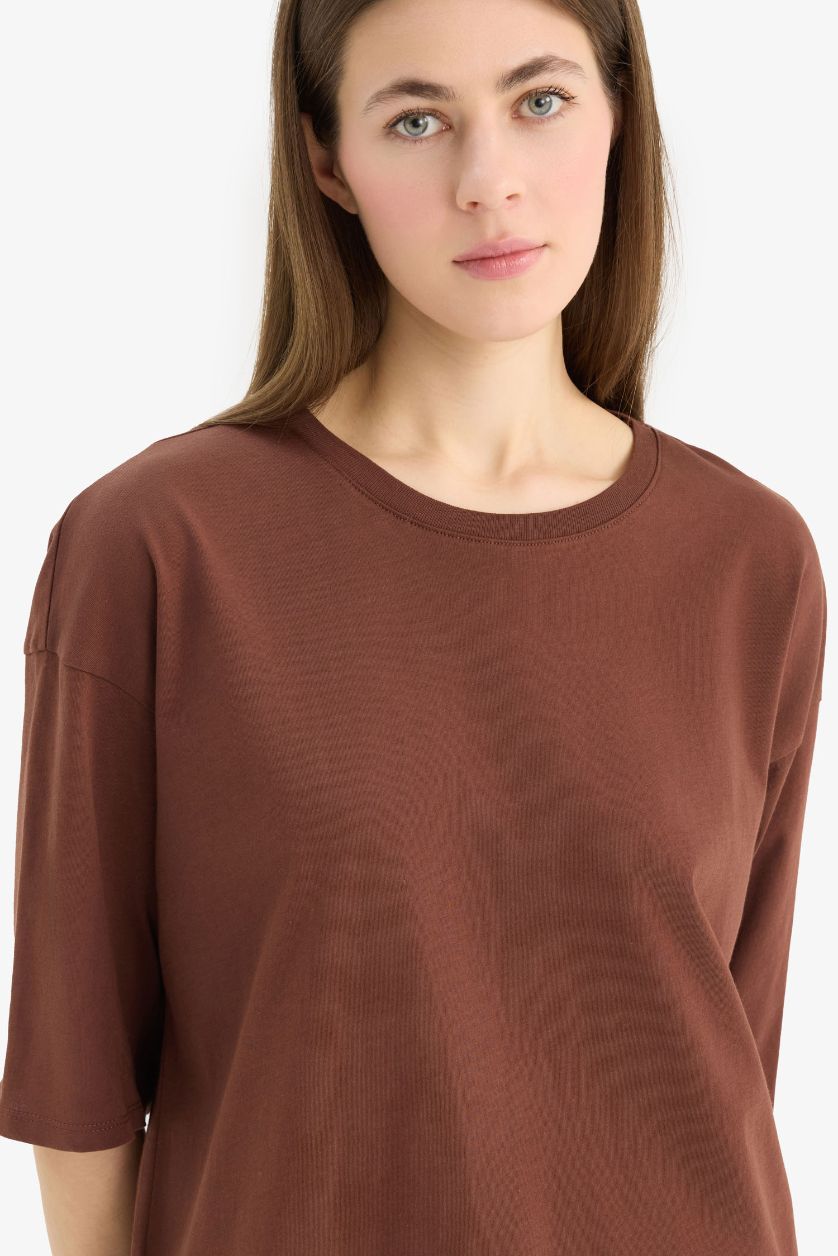 حريمي بني تيشيرت نص كم بيزك سادة اوفر سايز وياقة مستديرة