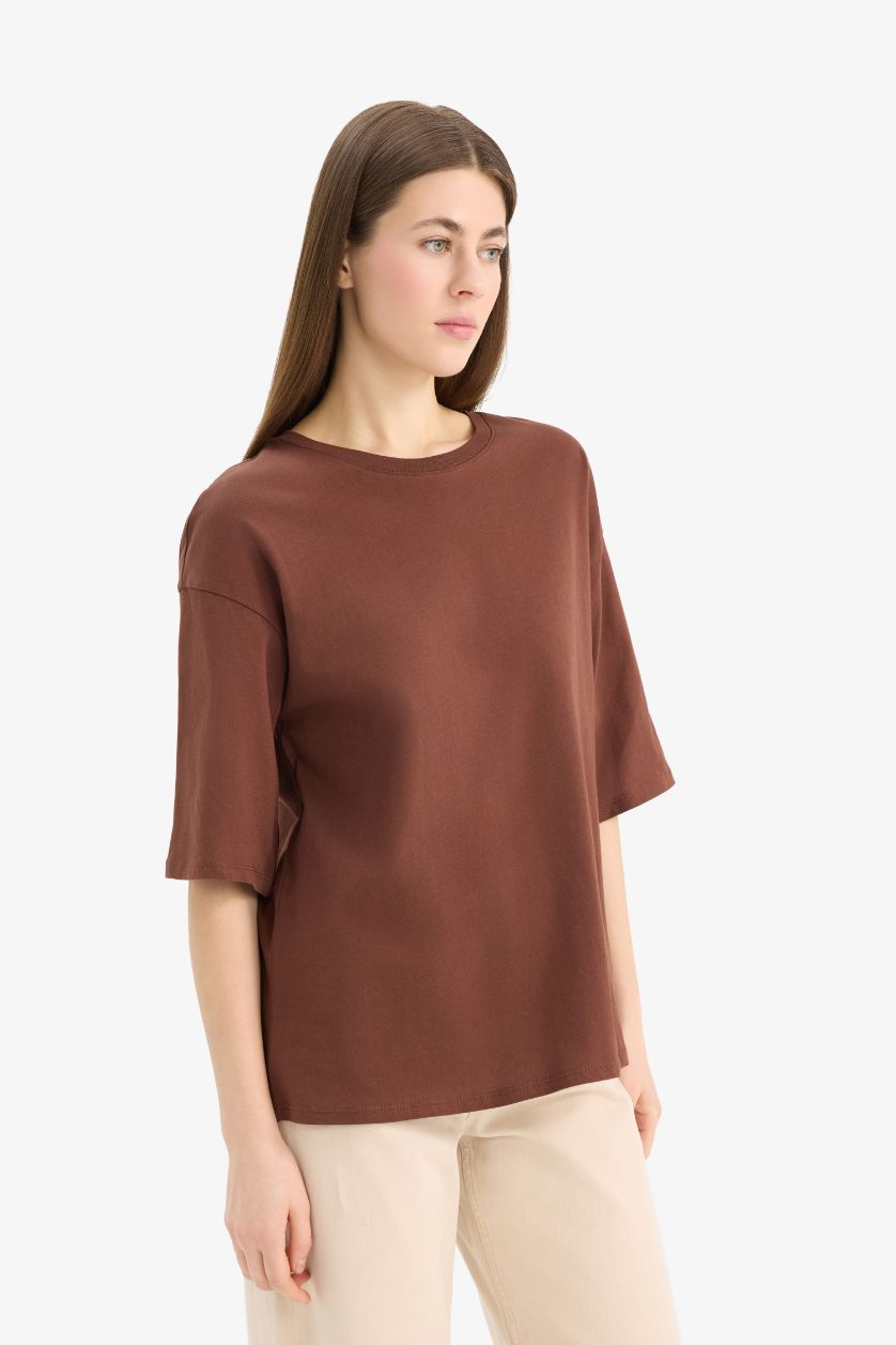 حريمي بني تيشيرت نص كم بيزك سادة اوفر سايز وياقة مستديرة