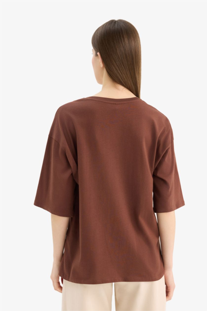 حريمي بني تيشيرت نص كم بيزك سادة اوفر سايز وياقة مستديرة