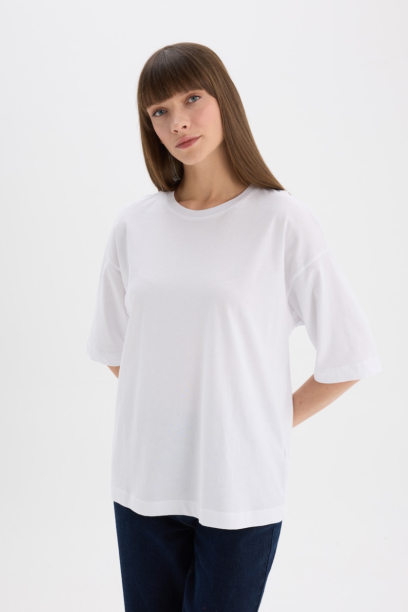 حريمي أبيض Oversize Fit Short Sleeve T-Shirt