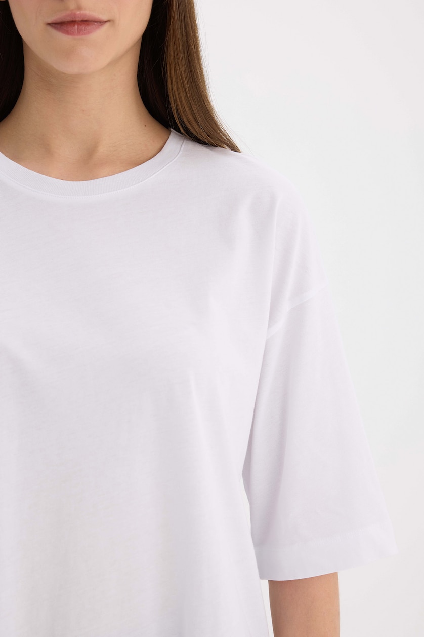 حريمي أبيض Oversize Fit Short Sleeve T-Shirt