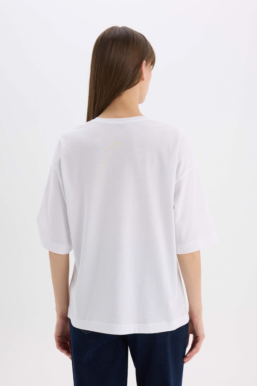 حريمي أبيض Oversize Fit Short Sleeve T-Shirt