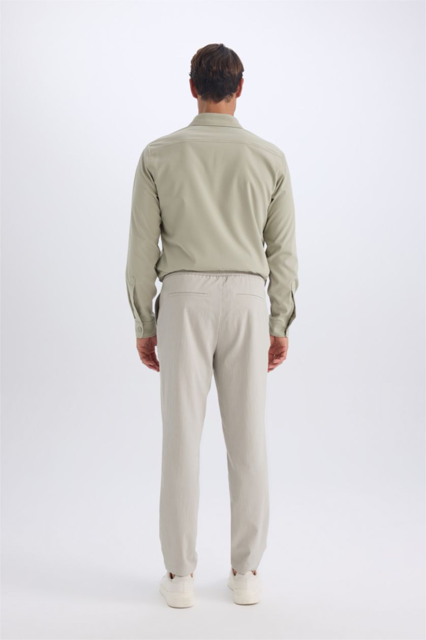 رجال أخضر فاتح بنطرون قماش صيفي قصة مريحة ورجل عادي