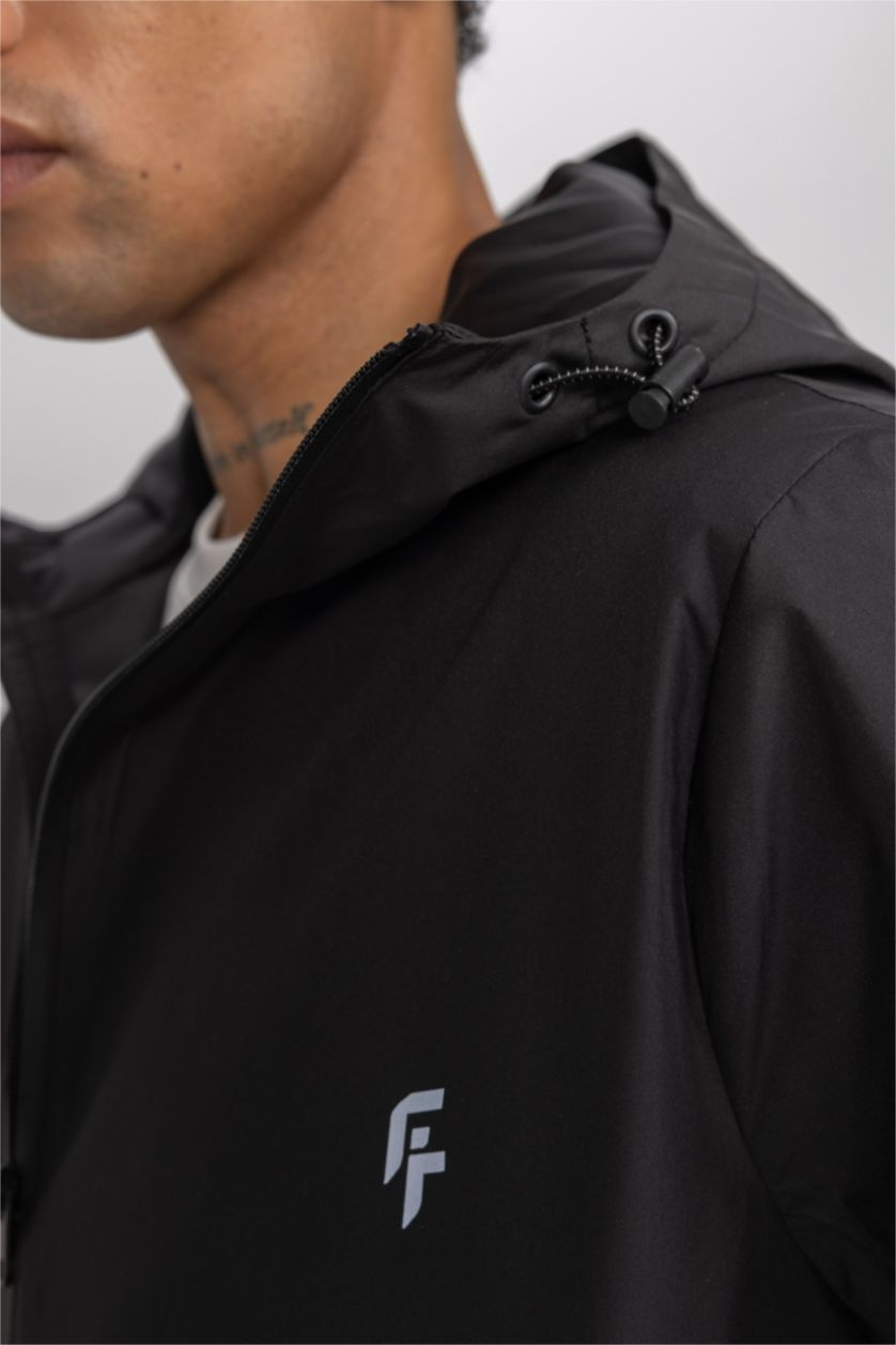 رجال أسود بالطو مطر قصة عادية بغطاء للرأس طارد للماء من DeFactoFit