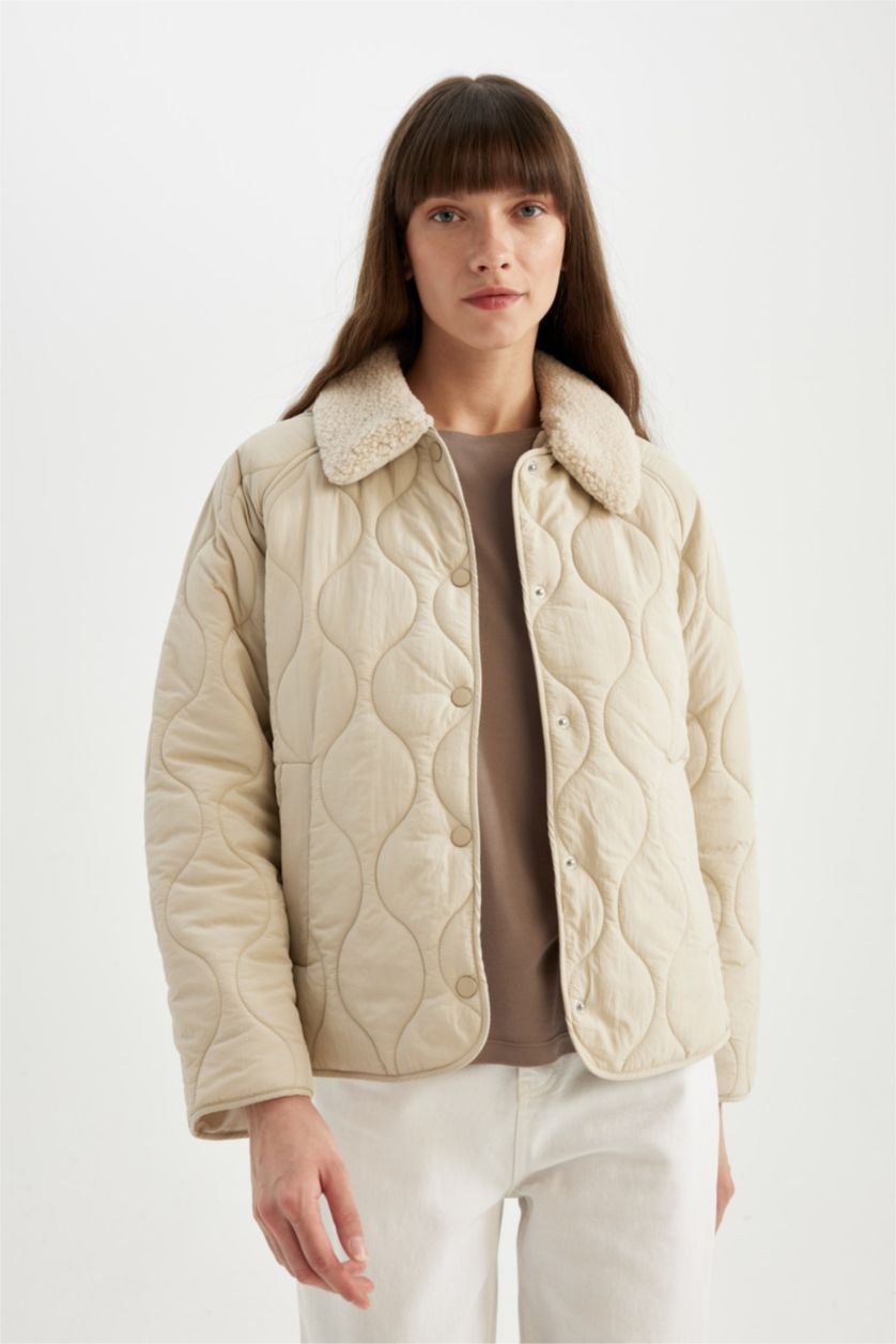 FEMME Écru Veste matelassée à Col en Fausse Fourrure coupe régulière