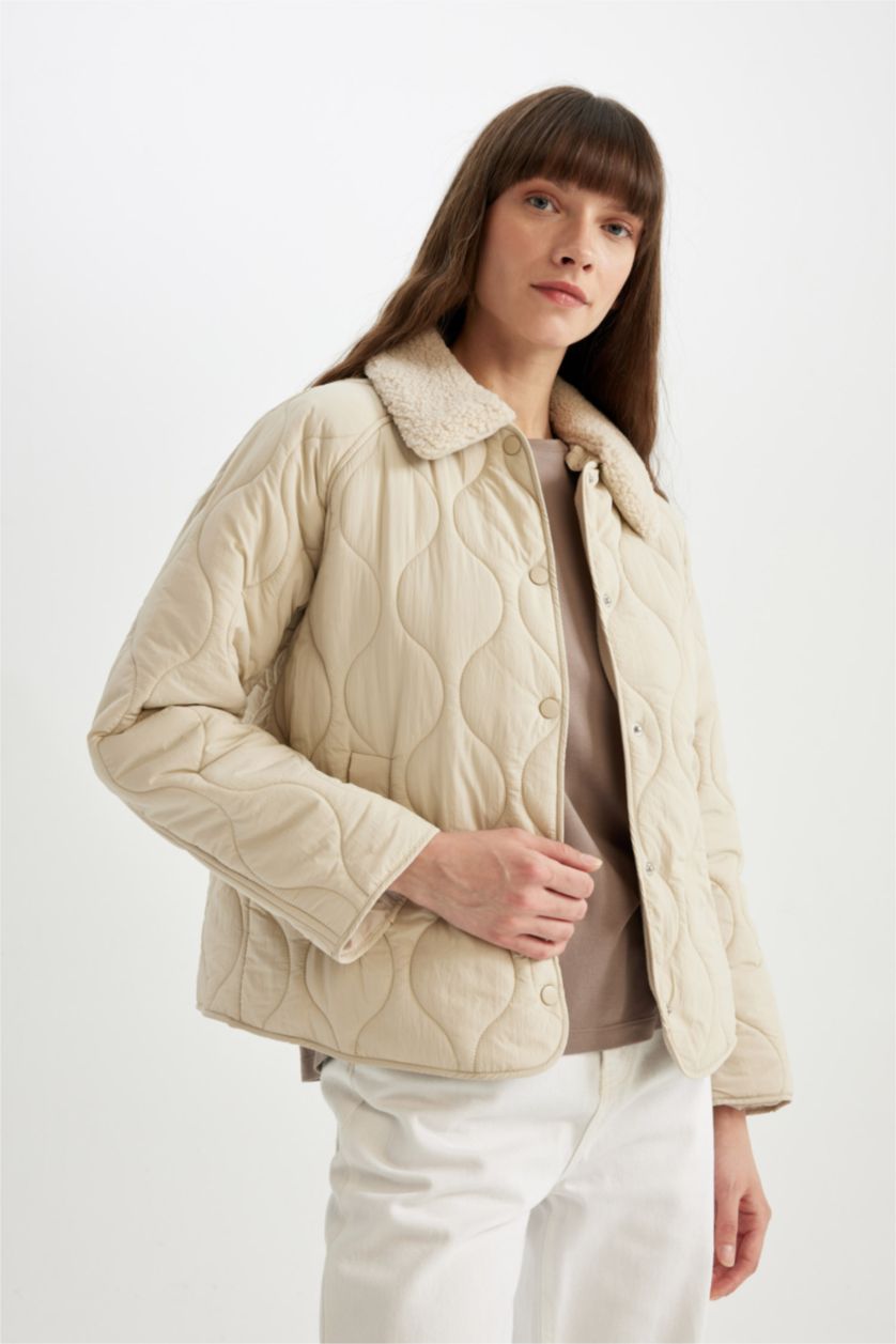 FEMME Écru Veste matelassée à Col en Fausse Fourrure coupe régulière