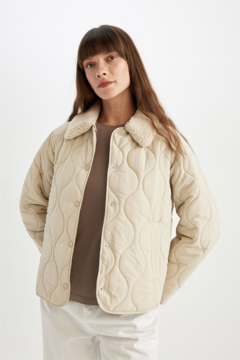 FEMME Écru Veste matelassée à Col en Fausse Fourrure coupe régulière