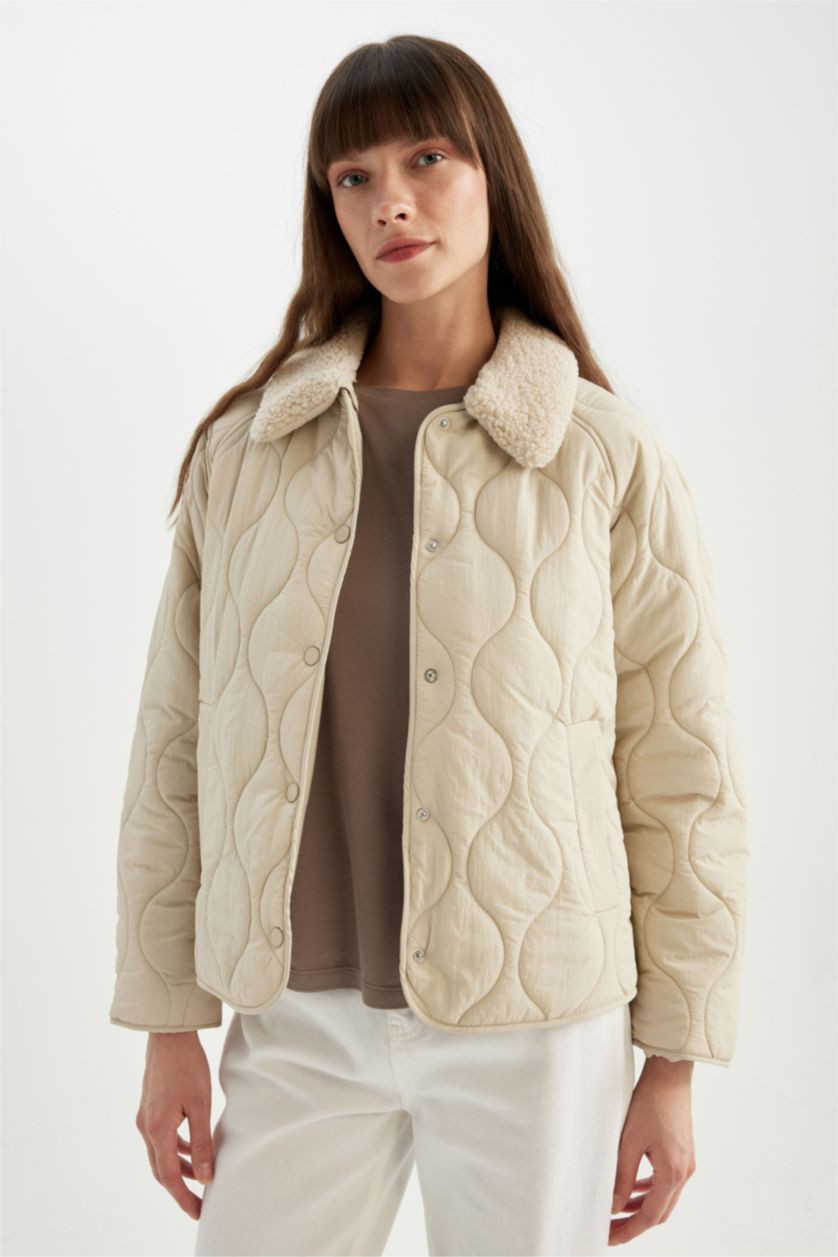 FEMME Écru Veste matelassée à Col en Fausse Fourrure coupe régulière