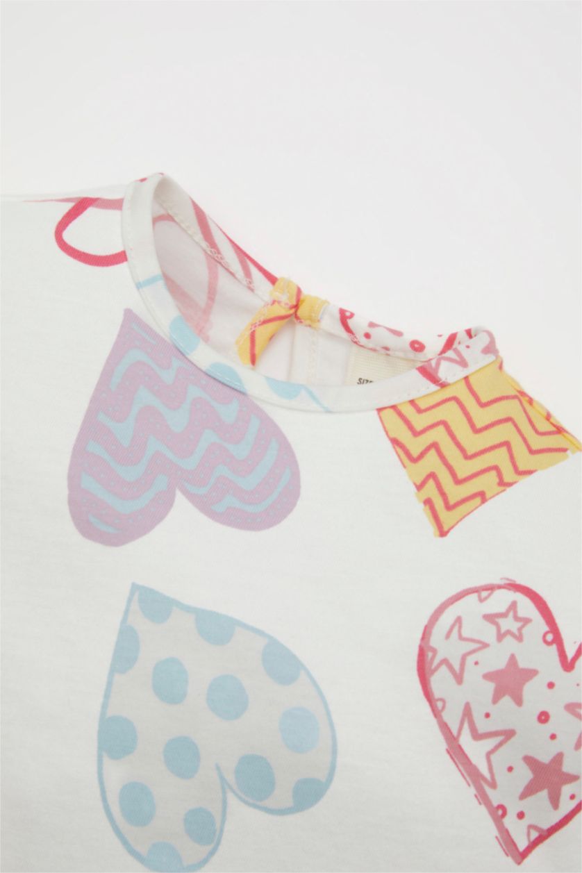 BABY GIRL White Baby Girl Heart Patterned T-Shirt Shorts 2 Piece Set