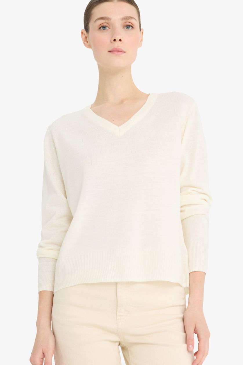 WOMAN Ecru Relax Fit Soft Texture V Neck Basic Knitted Pullover