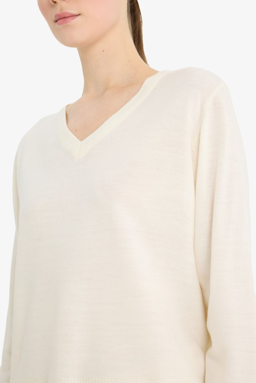 WOMAN Ecru Relax Fit Soft Texture V Neck Basic Knitted Pullover