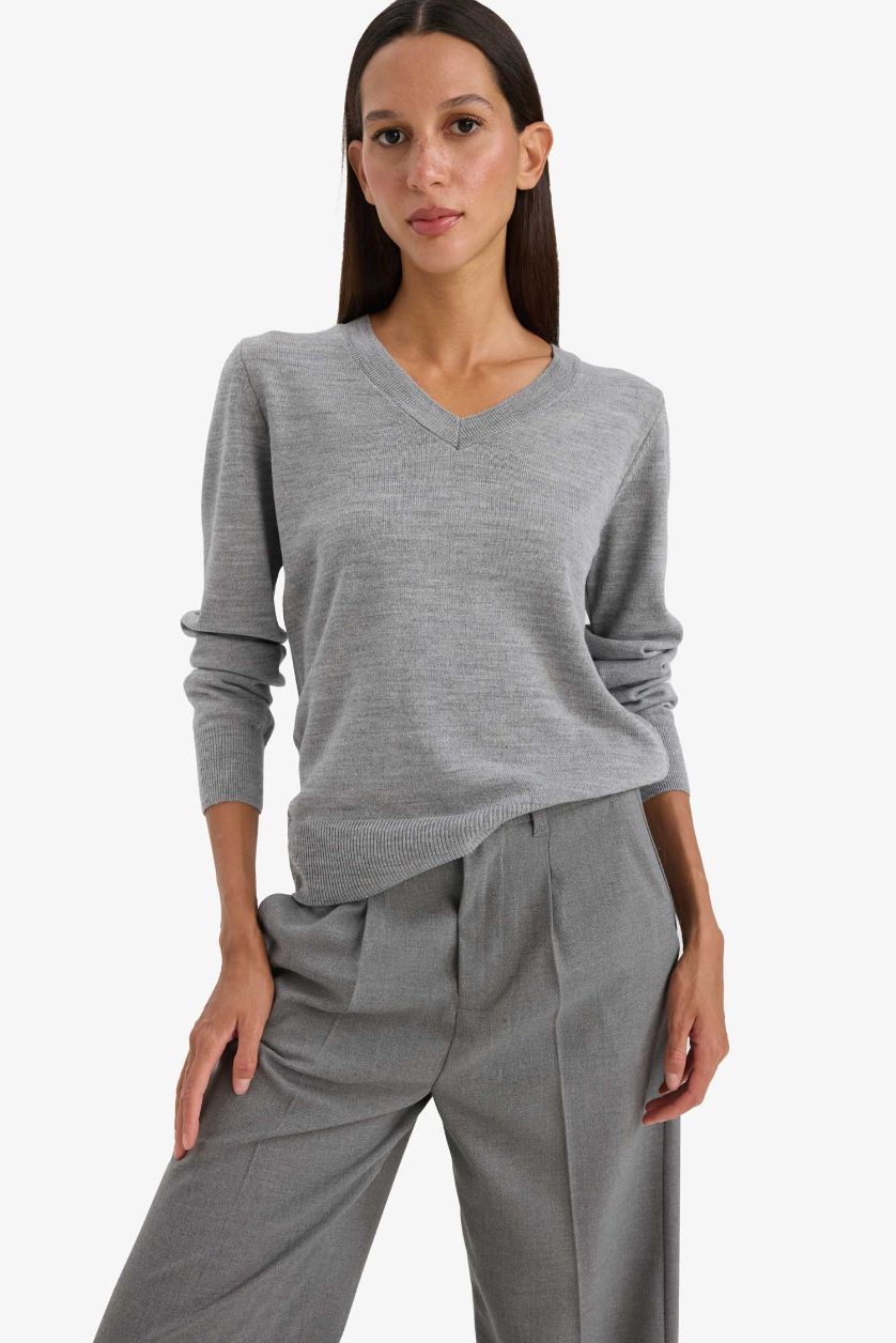 WOMAN Light Grey Relax Fit V-Neck Knitted Pullover