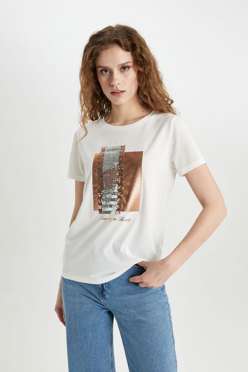 Kadın Ekru Regular Fıt Bisiklet Yaka Kısa Kollu Tişört