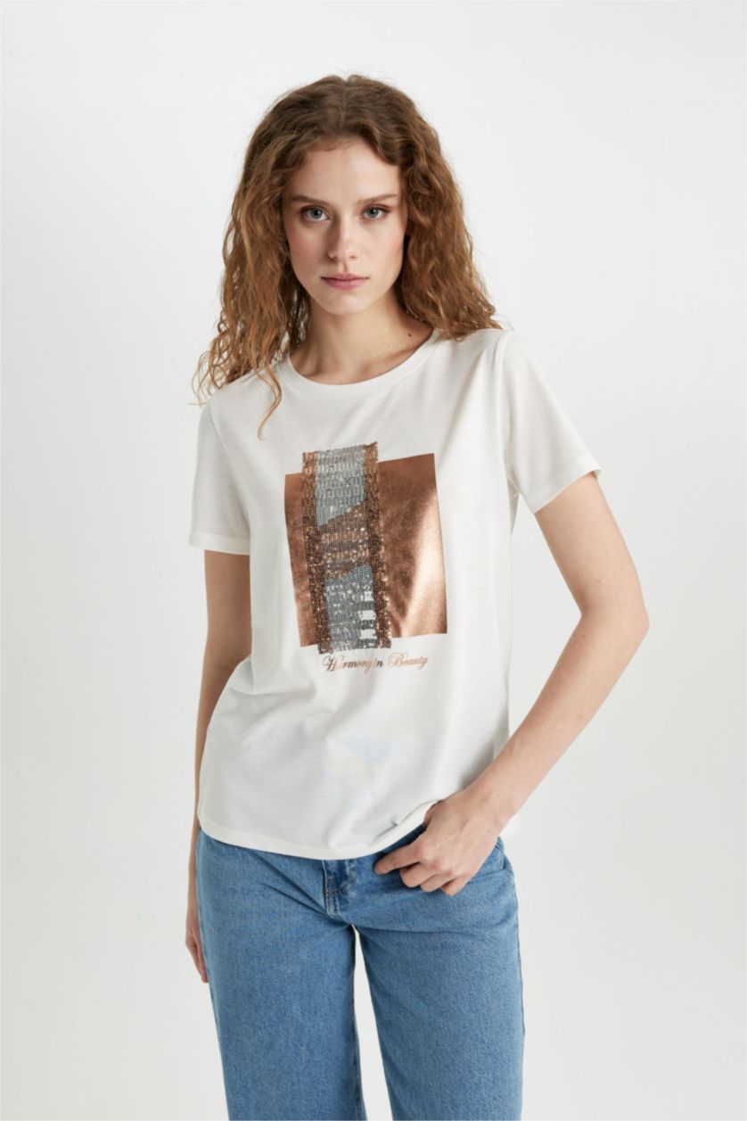 Kadın Ekru Regular Fıt Bisiklet Yaka Kısa Kollu Tişört