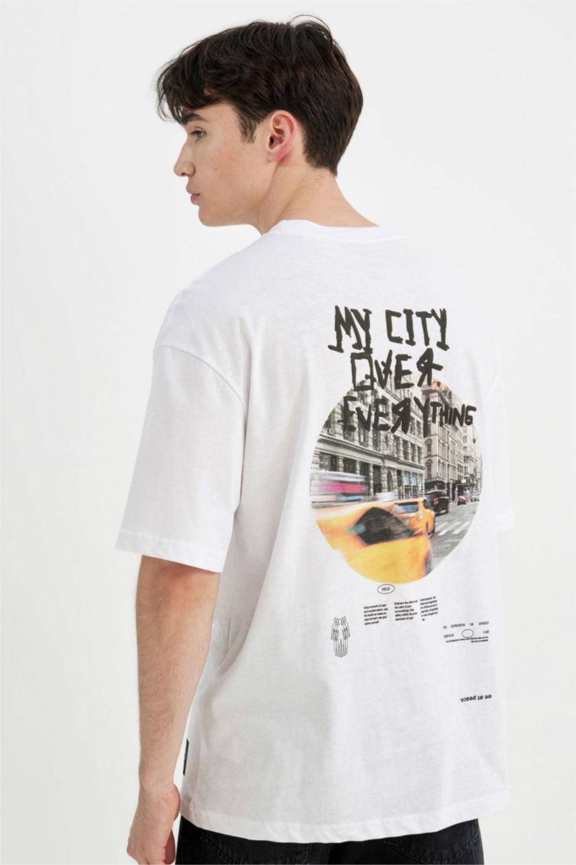 Erkek Beyaz Comfort Regular Fit Rahat Kalıp Bisiklet Yaka Sırt Baskılı Kısa Kollu Tişört