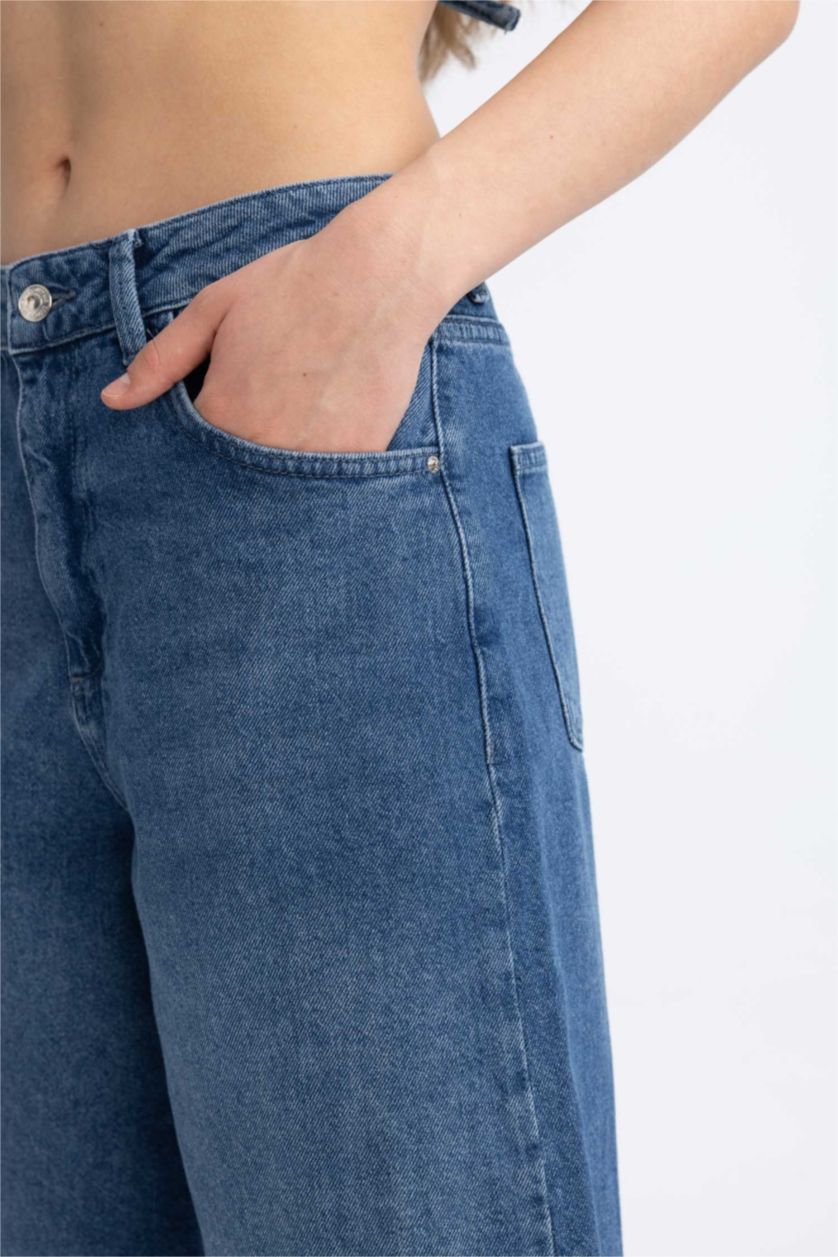 Әйелдерге Ашық Көк Бермуда