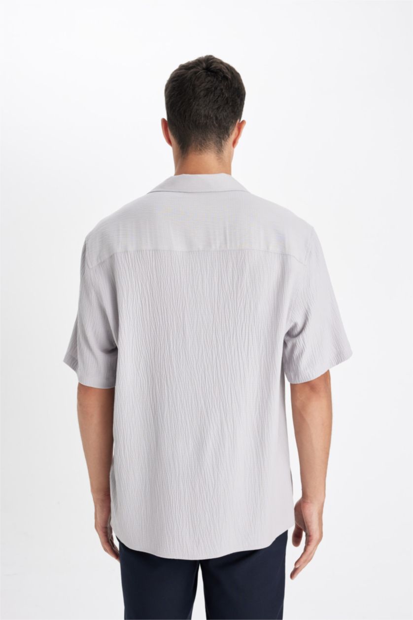 Erkek Açık Gri Relax Fit Yazlık Polo Yaka Dokulu Kısa Kollu Gömlek