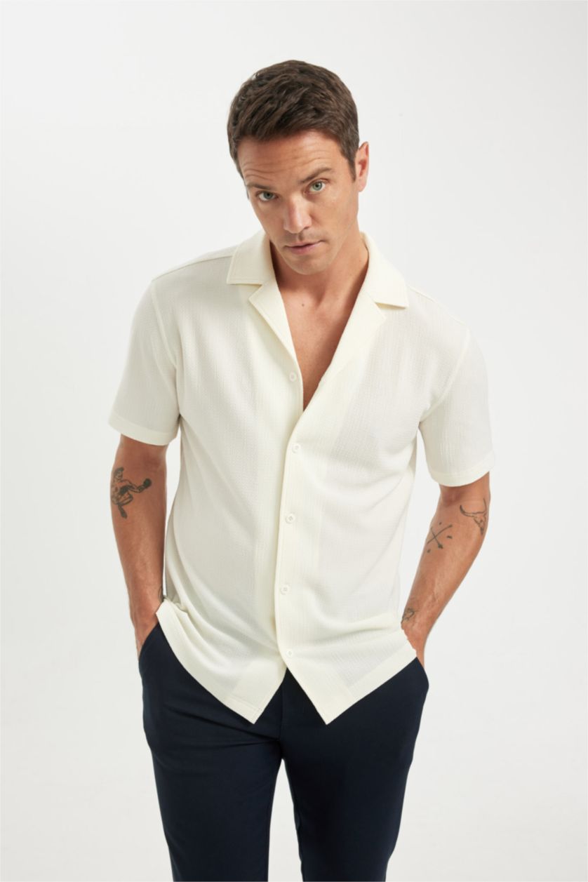 Erkek Ekru Modern Fit Polo Yaka Dokulu Penye Kısa Kollu Gömlek