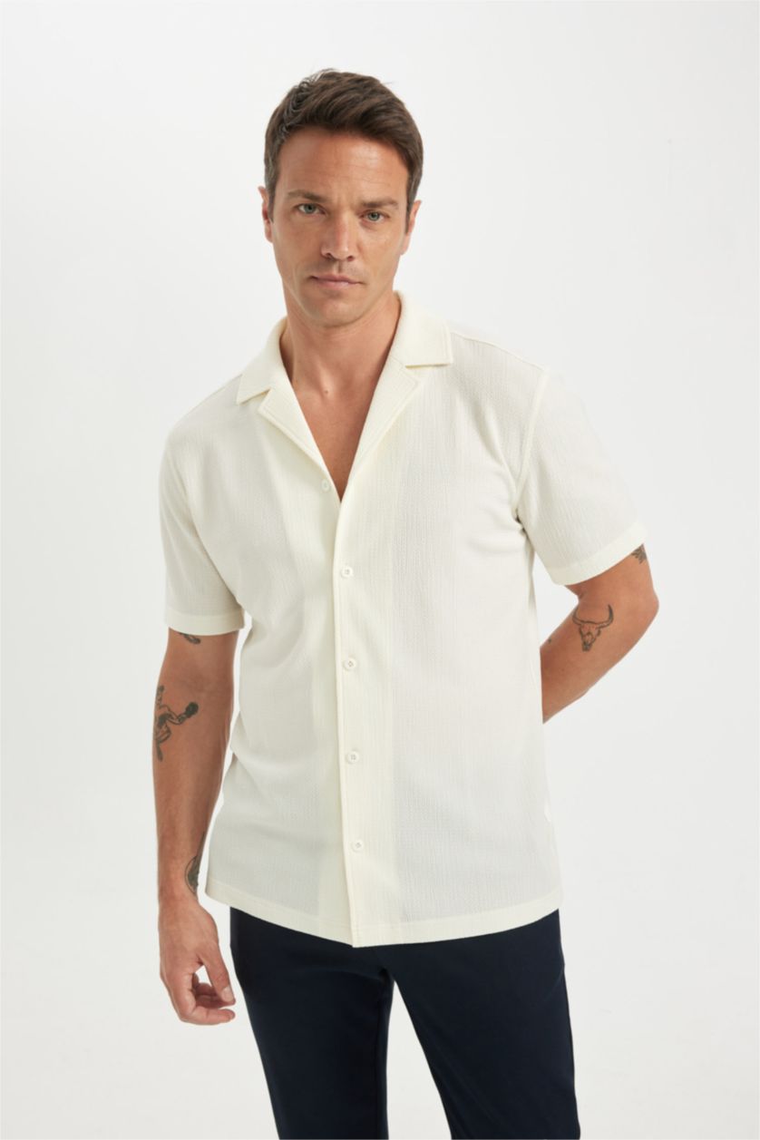 Erkek Ekru Modern Fit Polo Yaka Dokulu Penye Kısa Kollu Gömlek