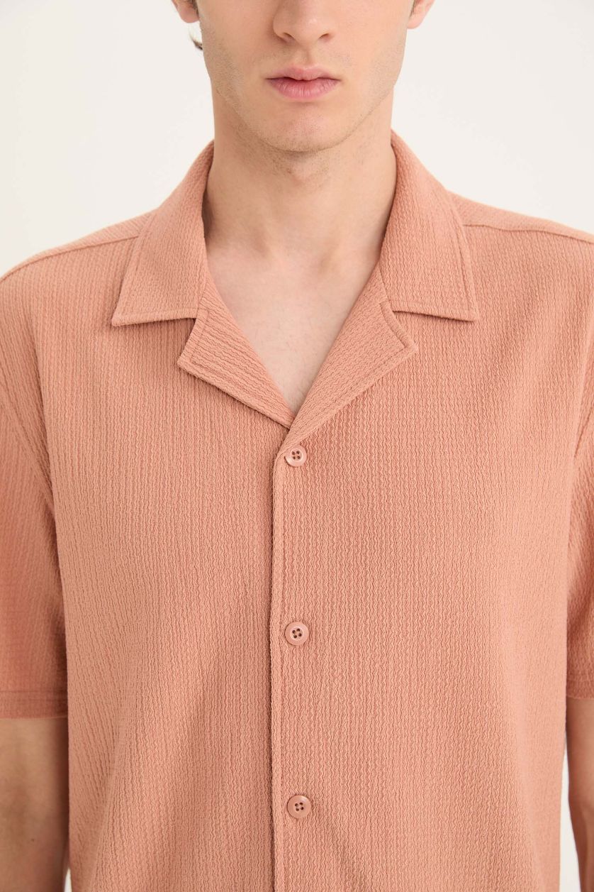 Erkek Vizon 	Modern Fit Polo Yaka Dokulu Penye Kısa Kollu Gömlek