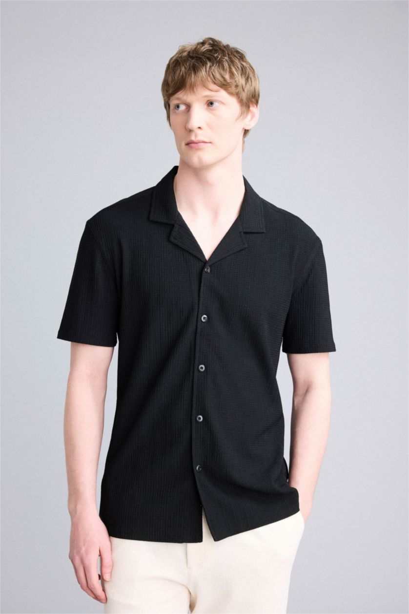 Erkek Siyah Modern Fit Polo Yaka Dokulu Penye Kısa Kollu Siyah Gömlek