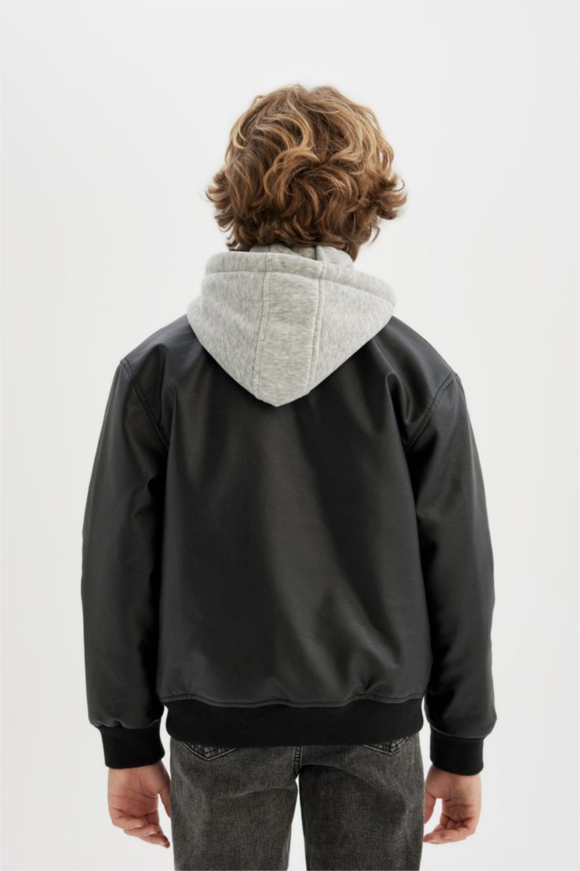 Erkek Çocuk - Genç Erkek Siyah Erkek Çocuk Su Geçirmez Çıkarılabilir Kapüşonlu Çıtçıtlı Çift Cepli Kolej Yaka Suni Deri Bomber Hafif Mont