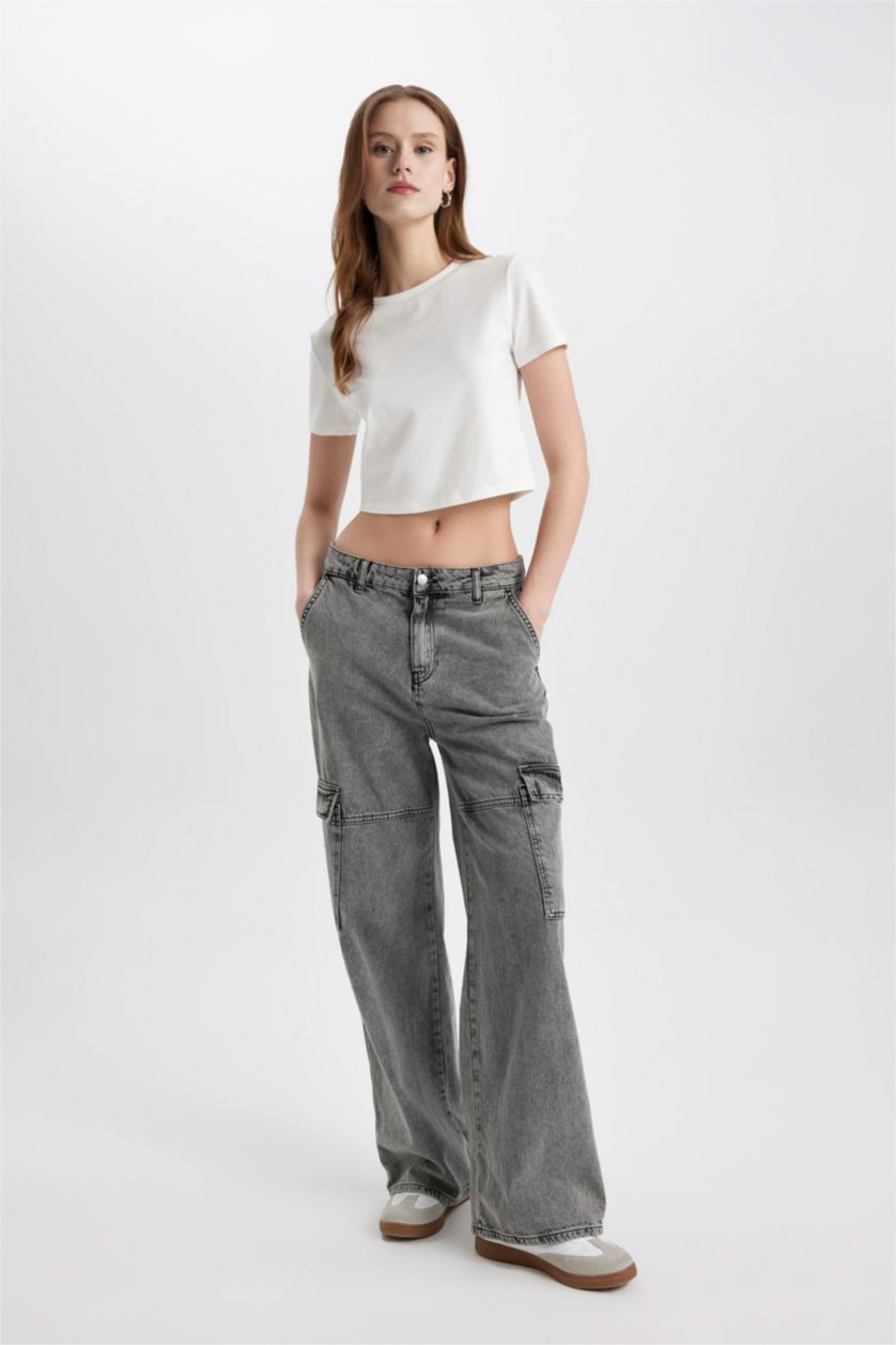 نساء بيج فاتح تيشيرت سليم فيت بياخة مستديرة