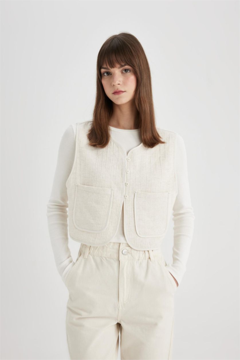 Kadın Sade Ekru Cepli Beyaz Yelek