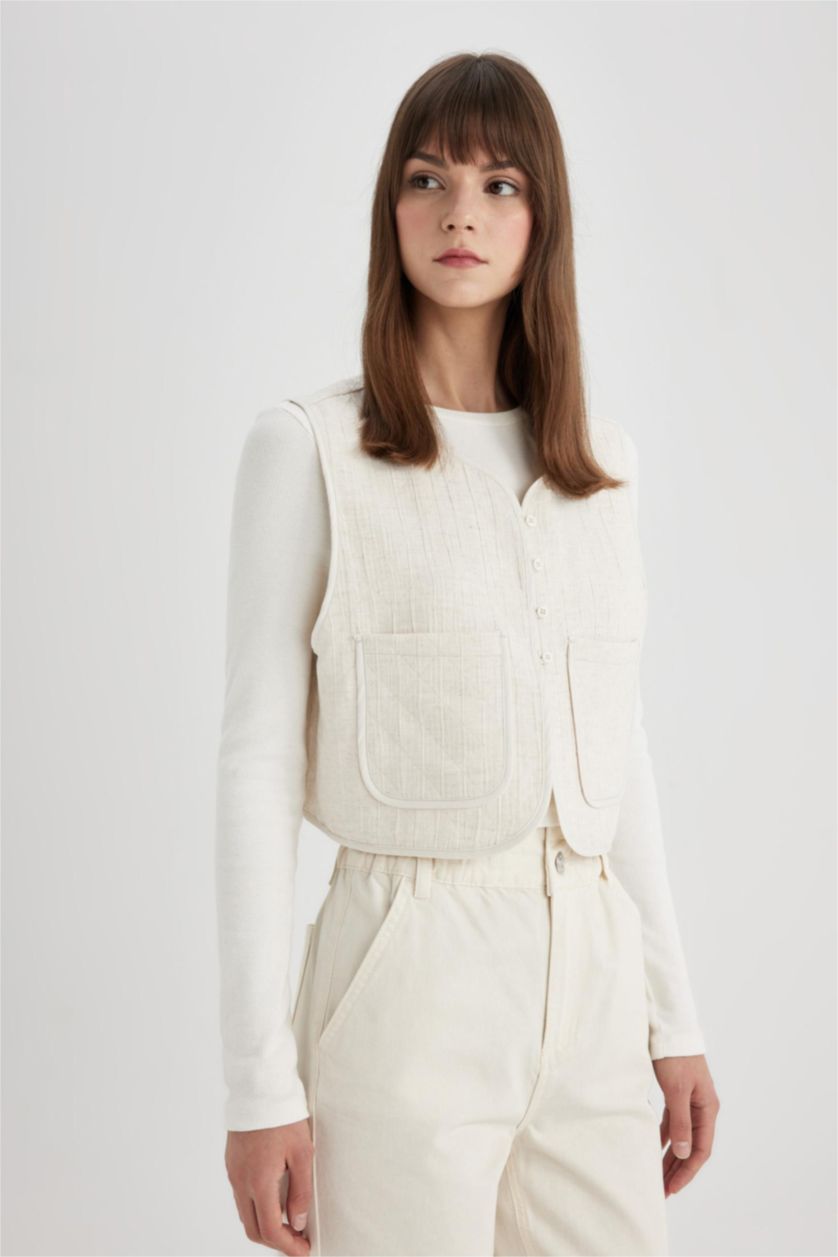 Kadın Sade Ekru Cepli Beyaz Yelek