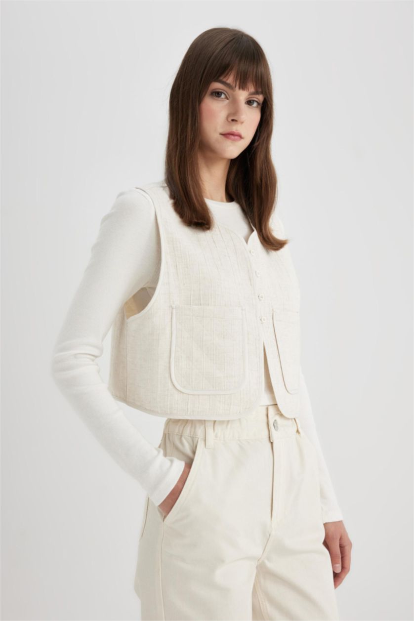 Kadın Sade Ekru Cepli Beyaz Yelek