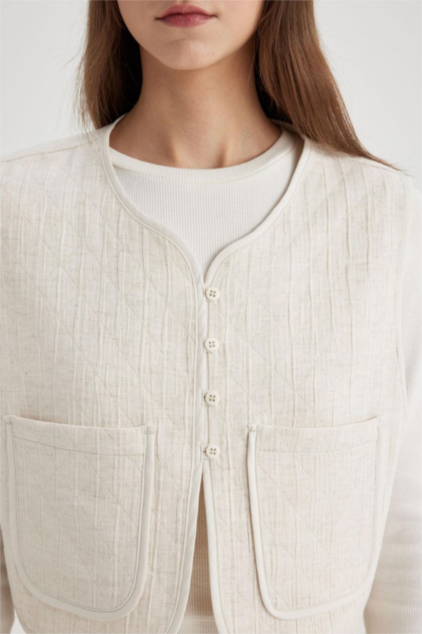 Kadın Sade Ekru Cepli Beyaz Yelek