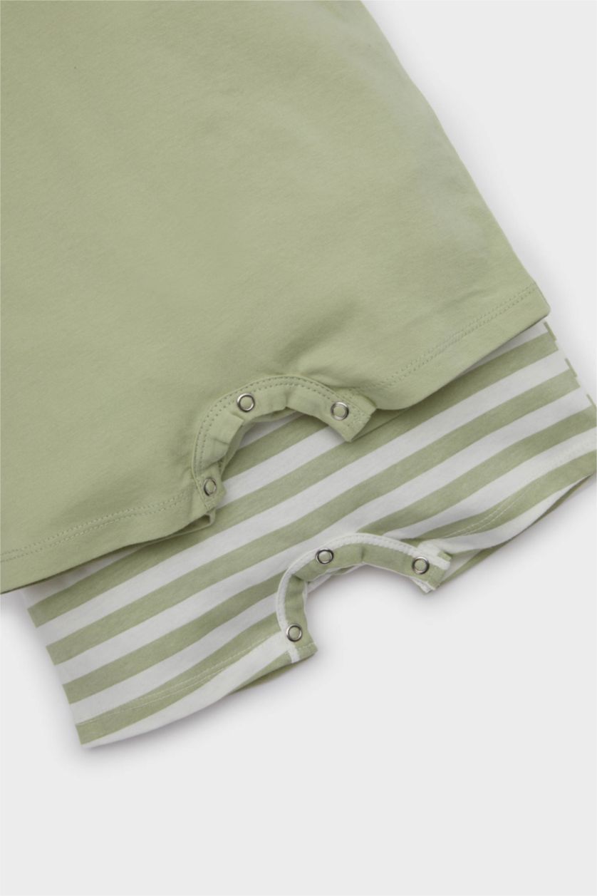 مولود ذكر أخضر فاتح جمبسوت مخطط ممشط من قطعتين