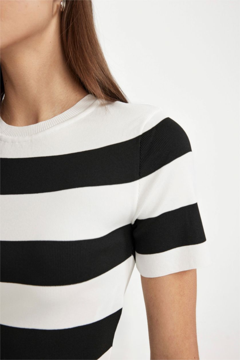 نساء أسود بلوز كروب مخطط نص ردن بياخة مستديرة