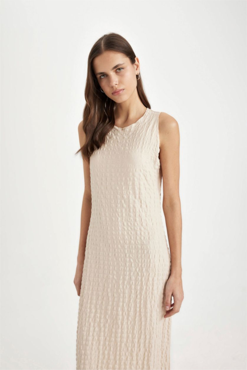 FEMME Beige Robe En Maille À Manches Courtes Col Rond