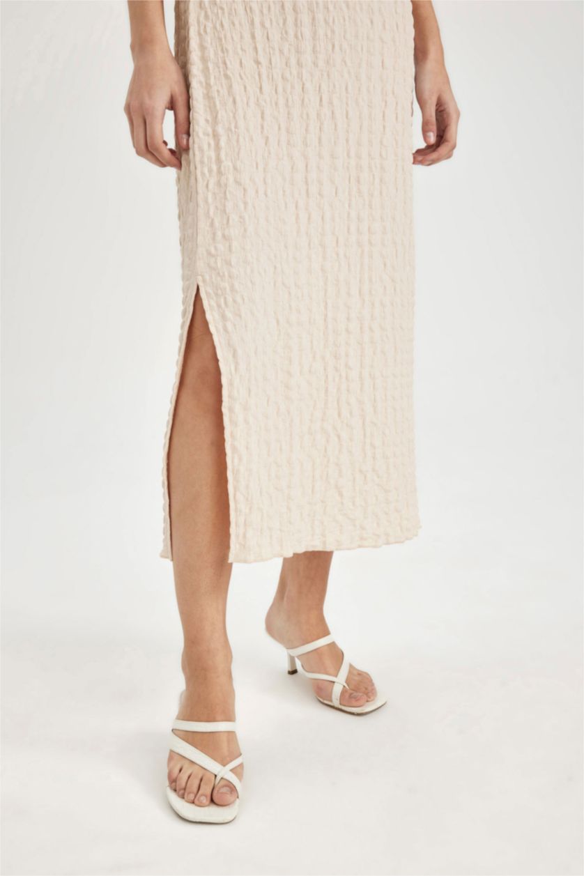 FEMME Beige Robe En Maille À Manches Courtes Col Rond