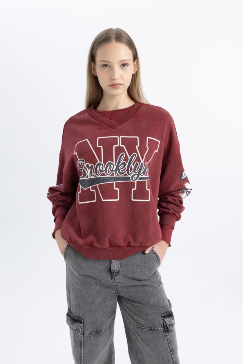 نساء خمري سويت شيرت واسع برقبة V وتأثير باهت