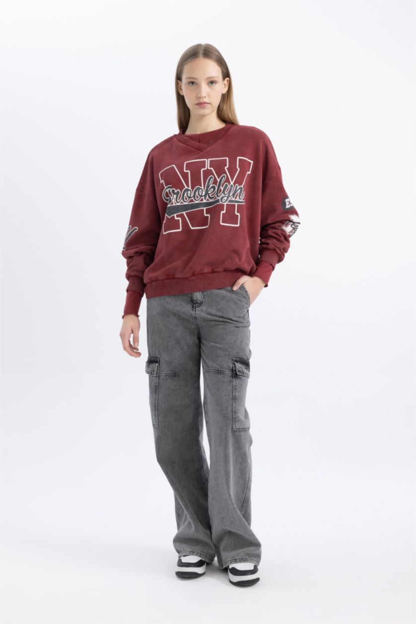 نساء خمري سويت شيرت واسع برقبة V وتأثير باهت