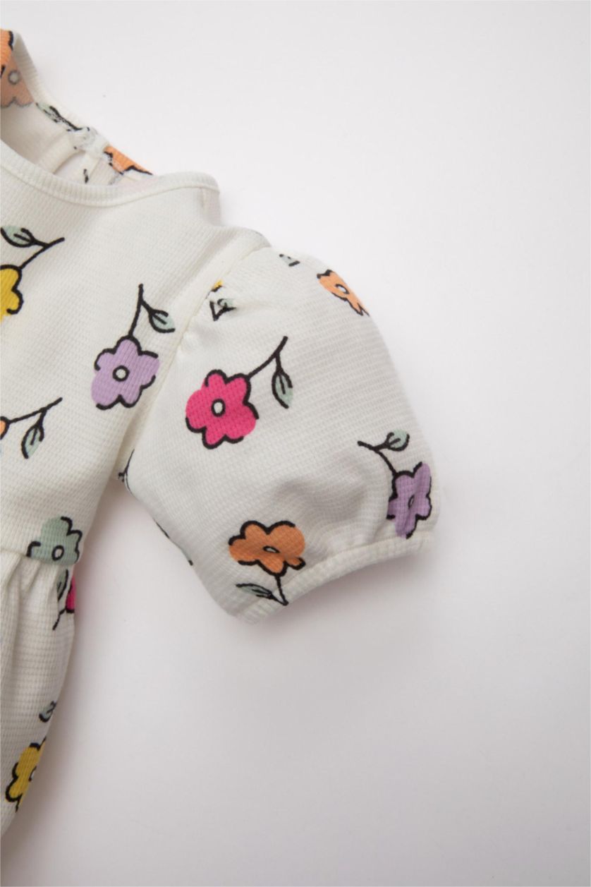 طفلة صغيرة بيج فاتح فستان فلورال بناتي وافل قصة عادية نص ردن بياخة مستديرة