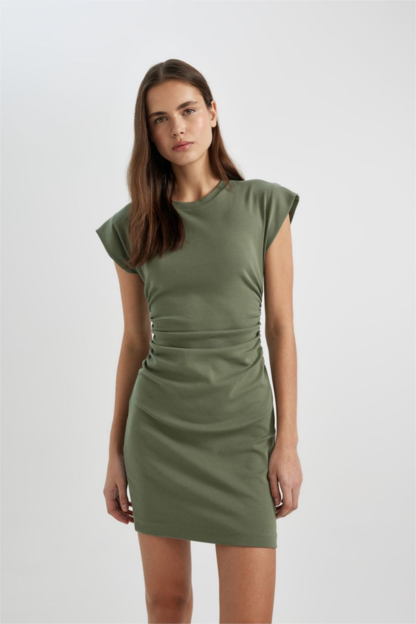 FEMME Kaki Clair Mini Robe slim à col rond en jersey, à manches chauve-souris