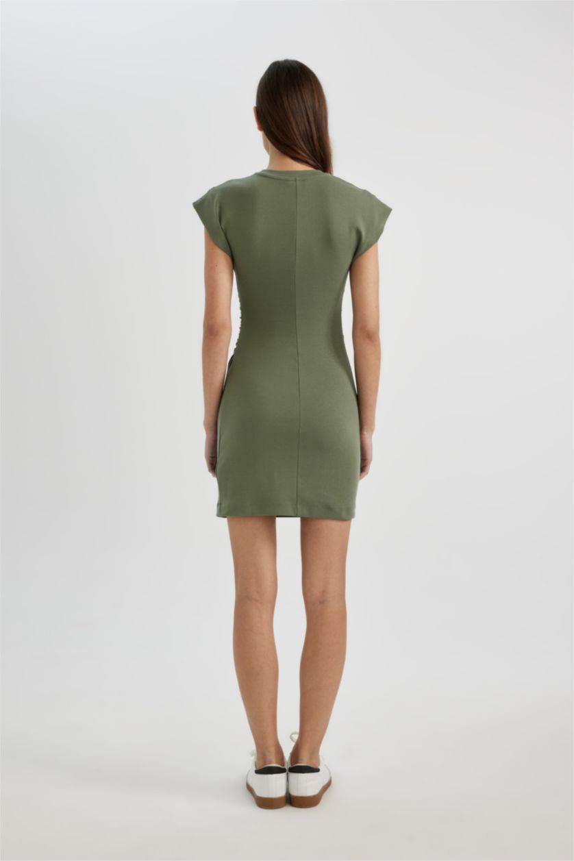 FEMME Kaki Clair Mini Robe slim à col rond en jersey, à manches chauve-souris